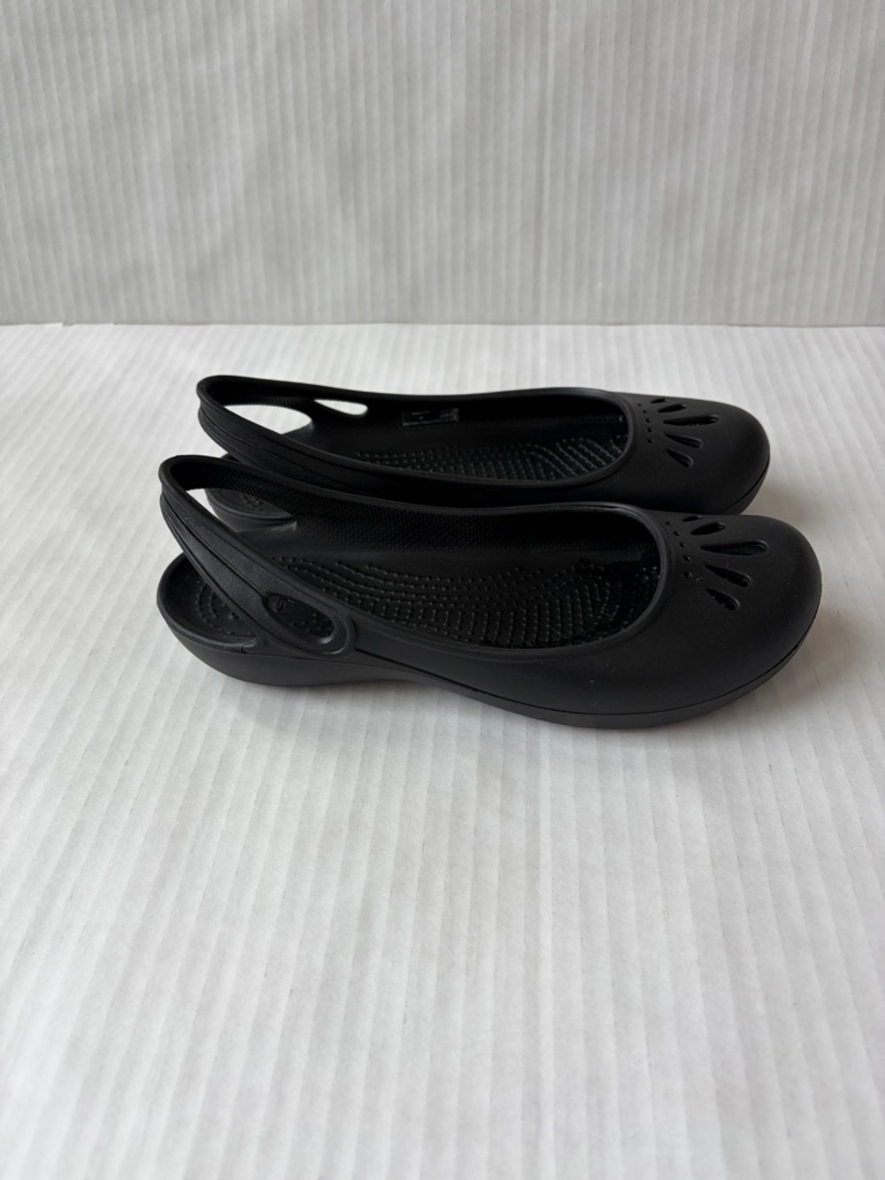 Crocs Kadee Ballet Flats Womens Size 6 Black Comfort Slip On Shoes - Picture 3 of 5